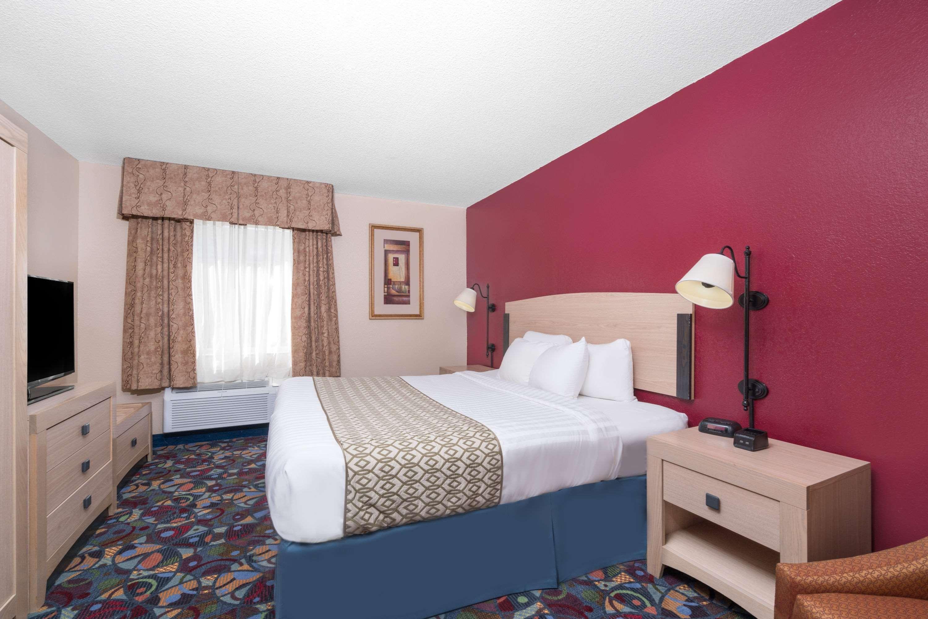 Hotel Baymont By Wyndham Stevens Point Exterior foto