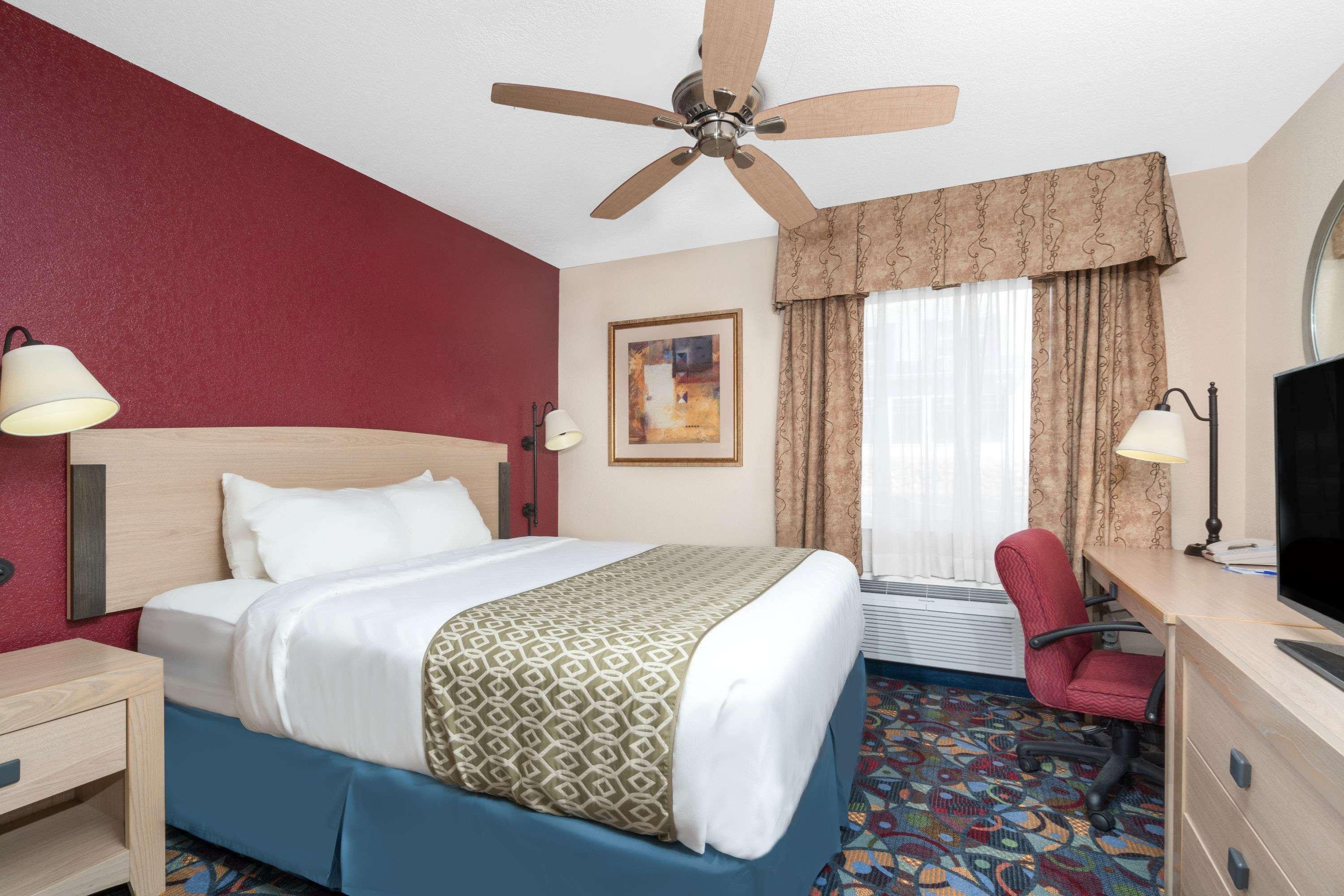 Hotel Baymont By Wyndham Stevens Point Exterior foto