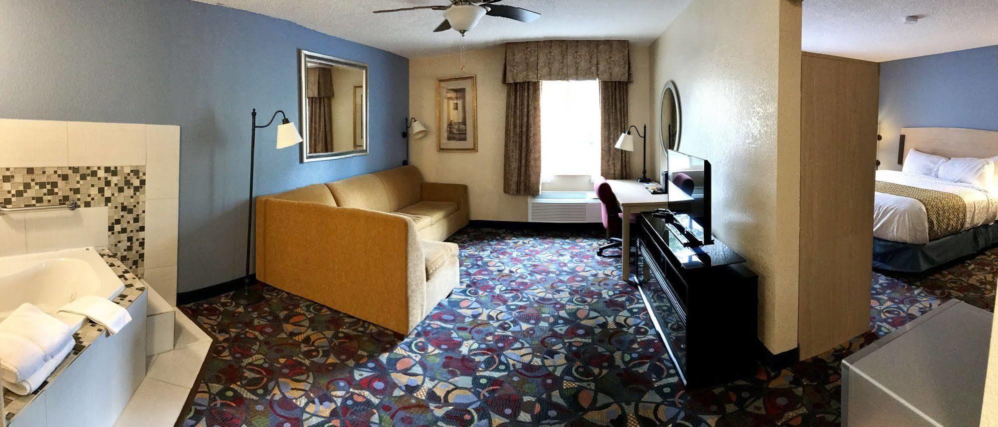 Hotel Baymont By Wyndham Stevens Point Exterior foto